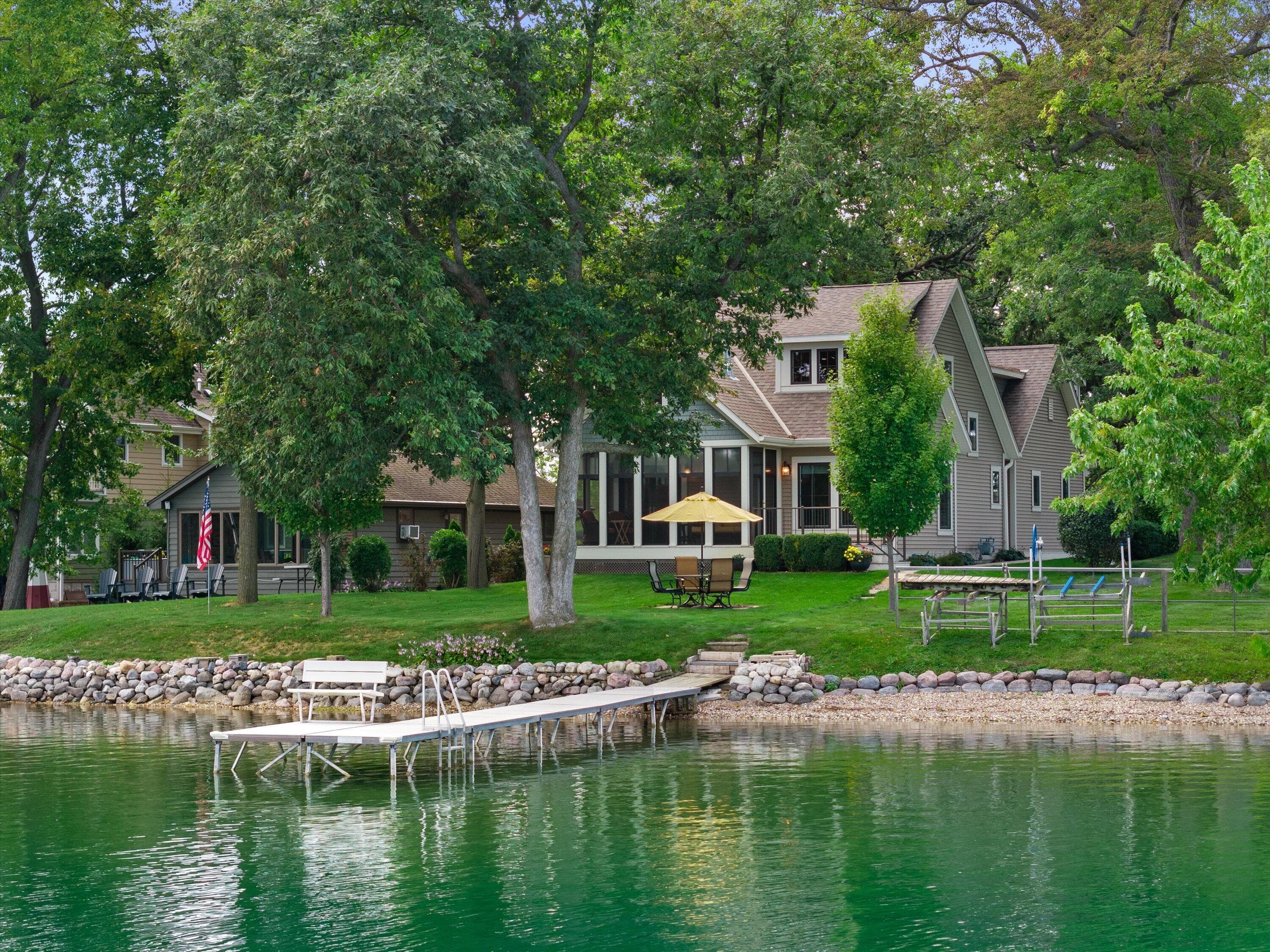 832 N Douglas Dr, Summit