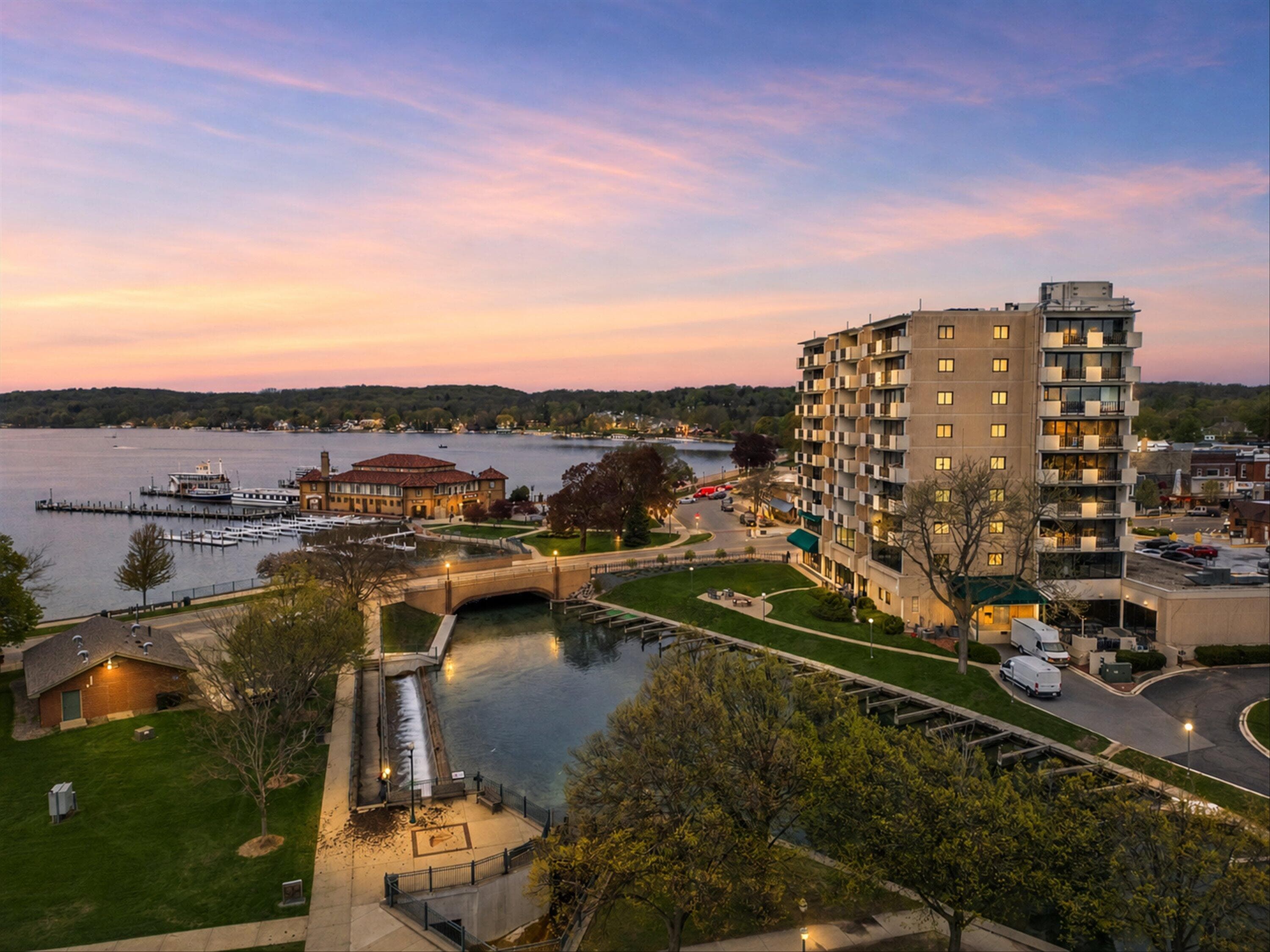 101 Broad St, Lake Geneva