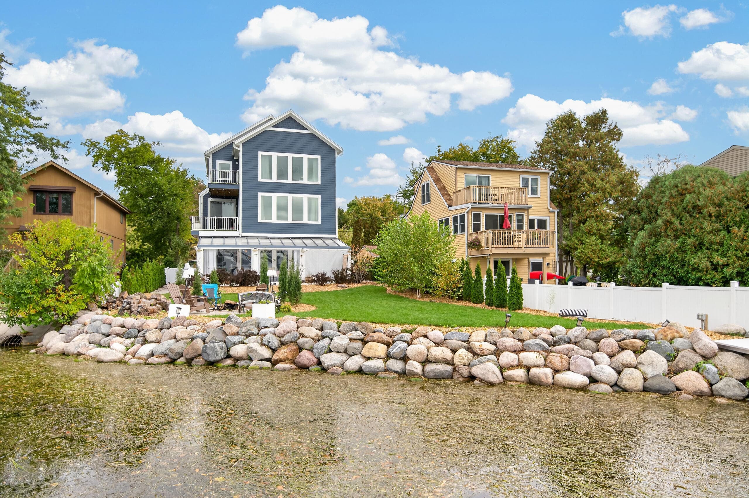 526 Kopmeier Dr, Pewaukee