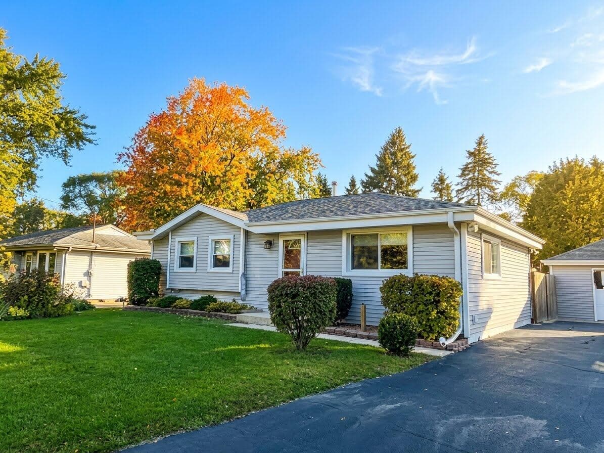 438 8th Pl, Somers