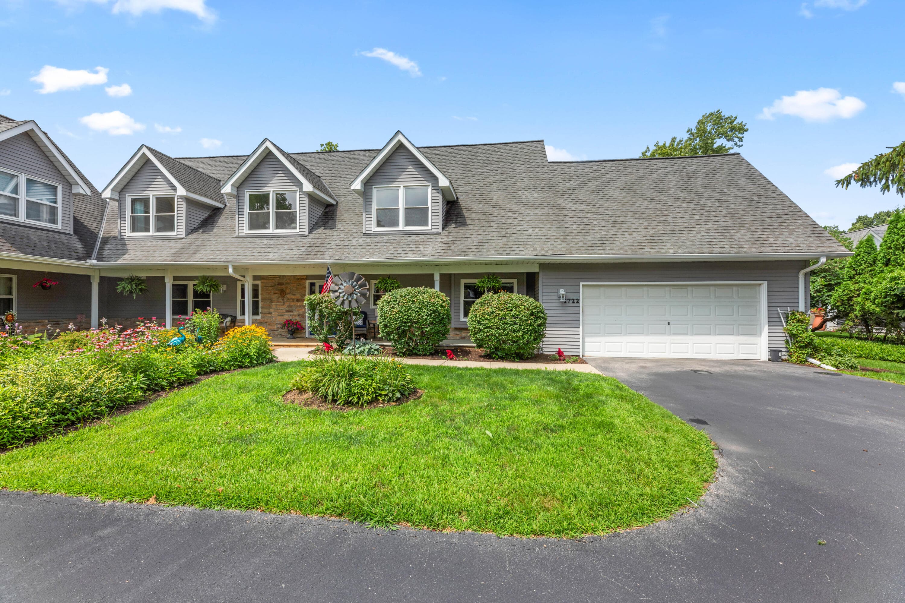 1722 Journeys Dr, Delafield
