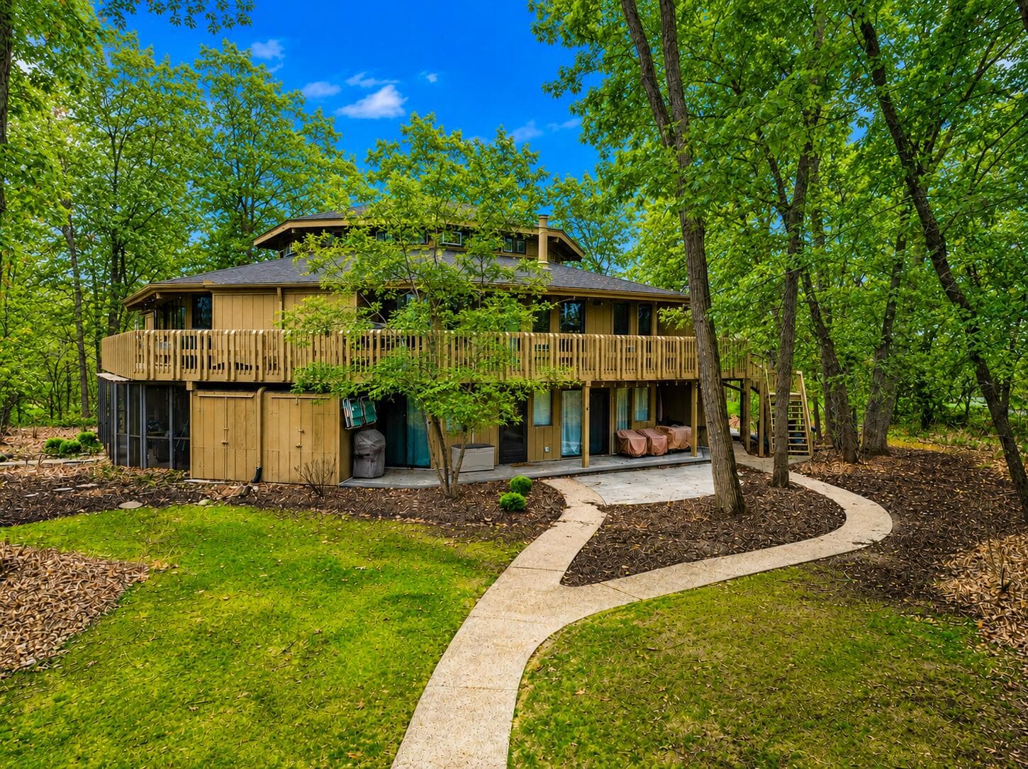 404 Deerpath, Fontana