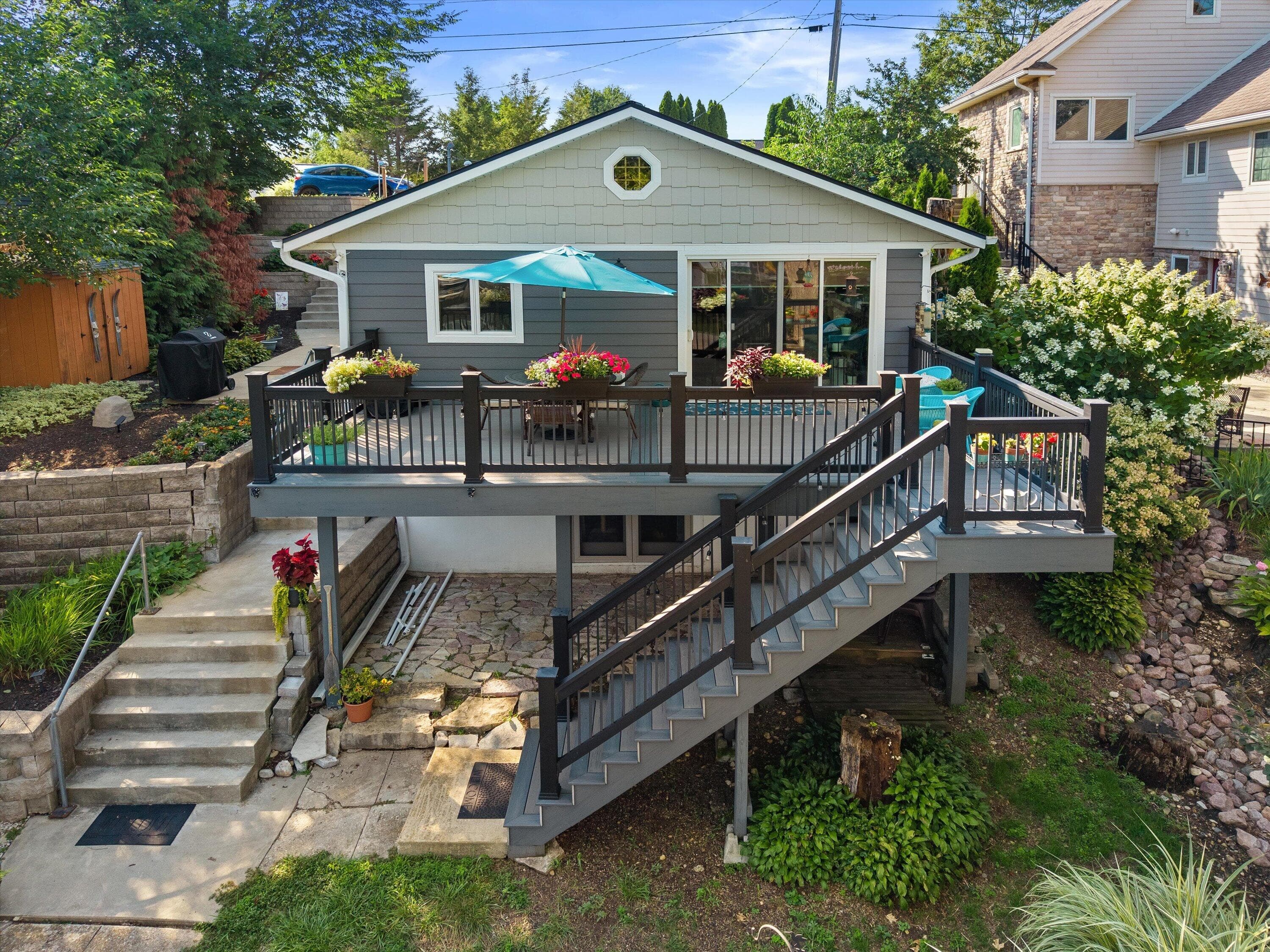 W352N5282 Lake Dr, Oconomowoc