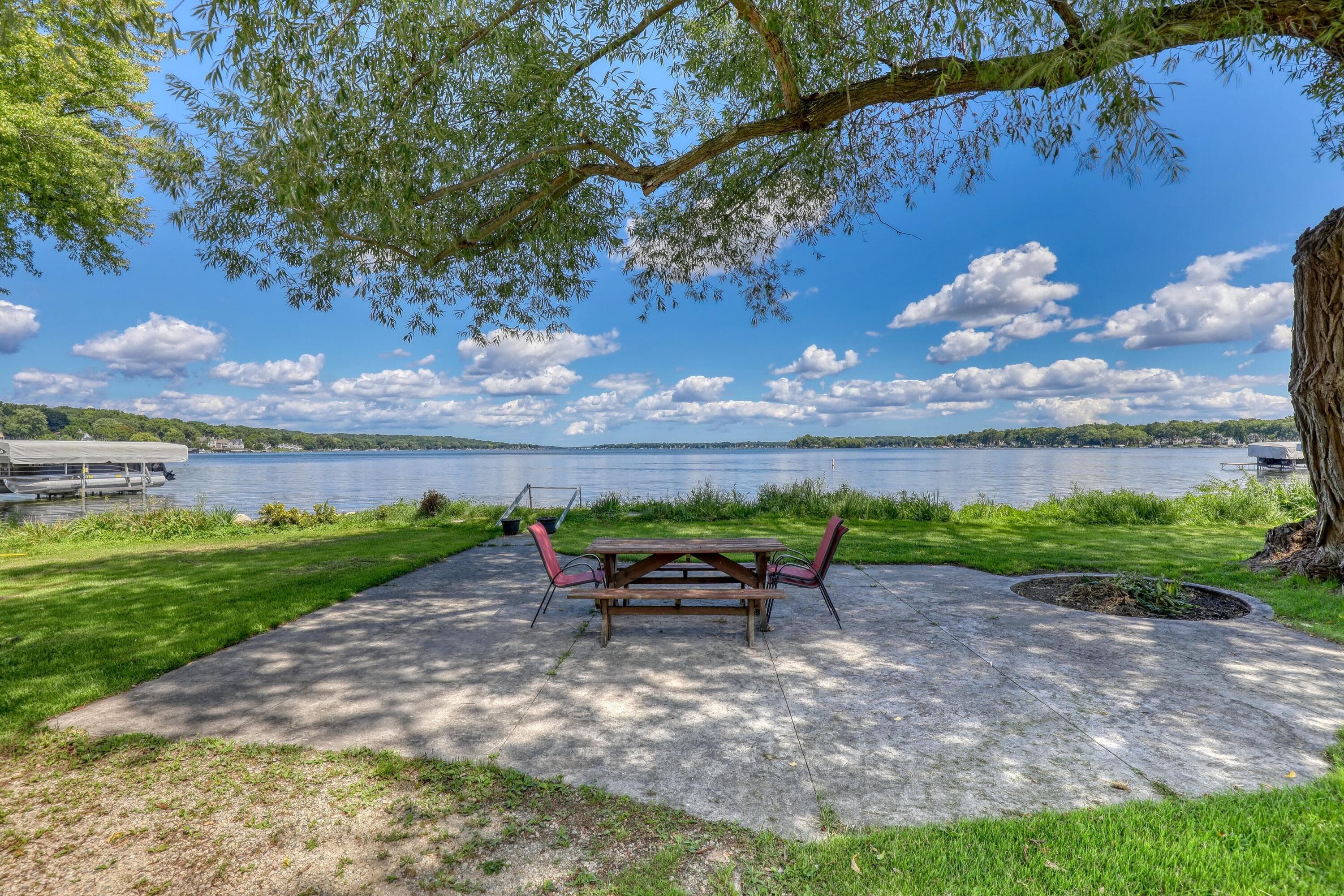 W304N2426 Maple Ave, Delafield